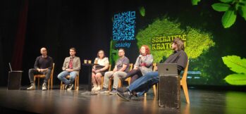 Kulatý stůl Kratom