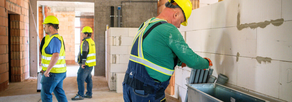 Výstavba budovy Domeček