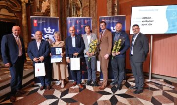 Zástupci statutárního města Ostravy si převzali ocenění v soutěži Přívětivý úřad. Foto: MVČR