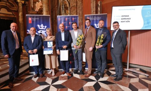 Zástupci statutárního města Ostravy si převzali ocenění v soutěži Přívětivý úřad. Foto: MVČR