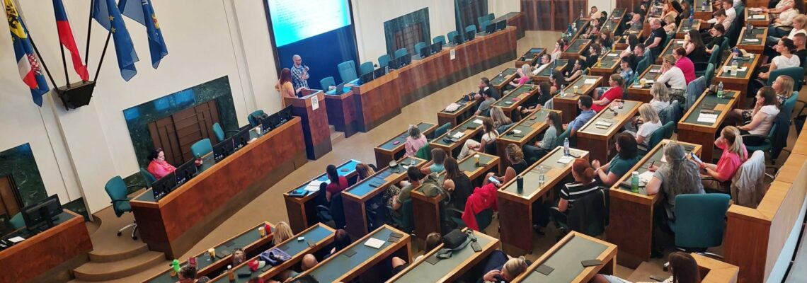 školení multidisciplinárního týmu na téma nových trendech psychomoduláčních látek